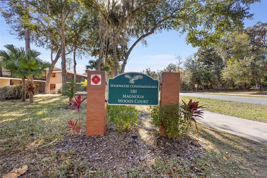 For Sale: $223,900 (2 beds, 2 baths, 897 Square Feet)
