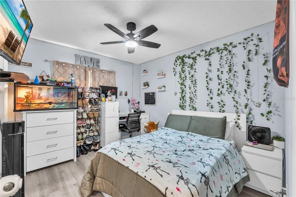 Activo con contrato: $639,900 (4 camas, 3 baños, 2068 Pies cuadrados)