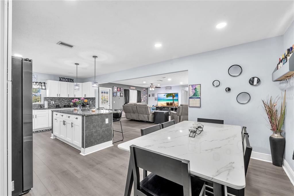 Activo con contrato: $639,900 (4 camas, 3 baños, 2068 Pies cuadrados)