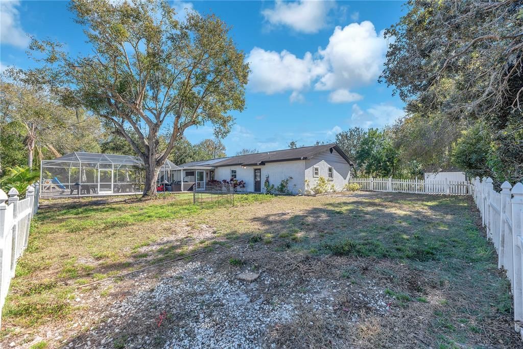 Activo con contrato: $639,900 (4 camas, 3 baños, 2068 Pies cuadrados)