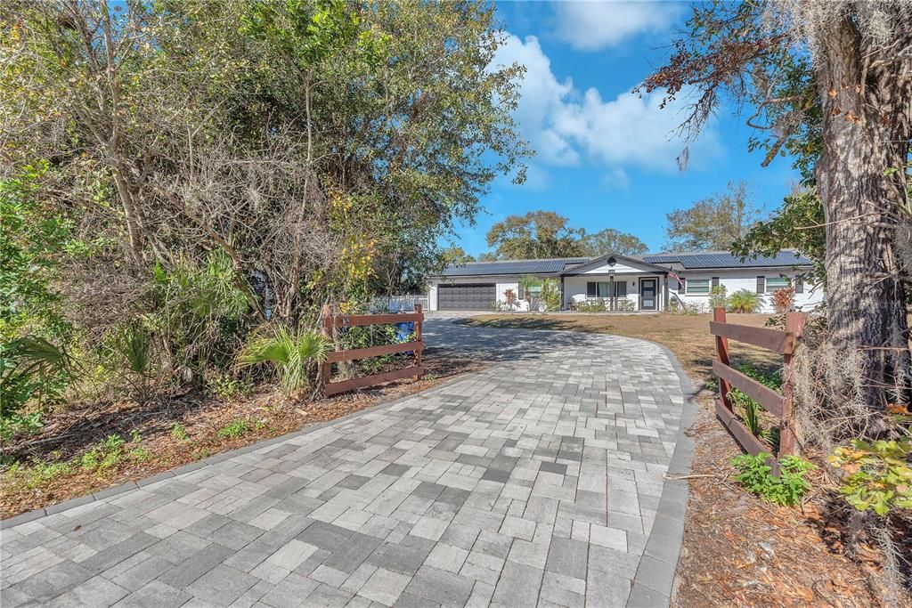 Activo con contrato: $639,900 (4 camas, 3 baños, 2068 Pies cuadrados)
