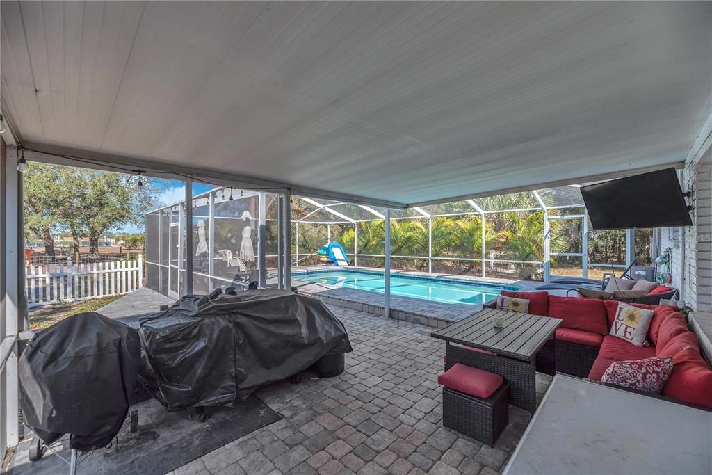 Activo con contrato: $639,900 (4 camas, 3 baños, 2068 Pies cuadrados)