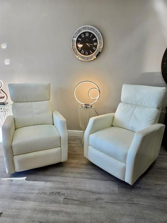 На продажу: $599,999 (4 спален, 2 ванн, 2216 Квадратных фут)
