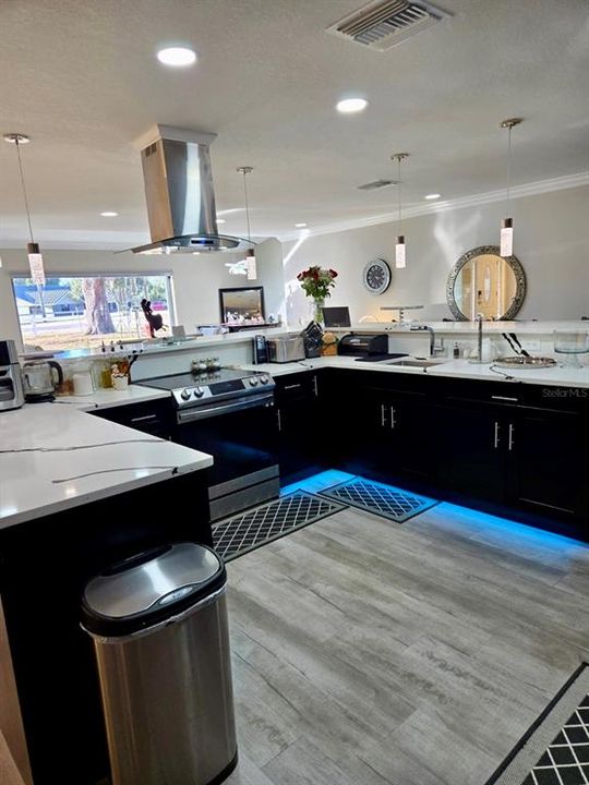 На продажу: $599,999 (4 спален, 2 ванн, 2216 Квадратных фут)