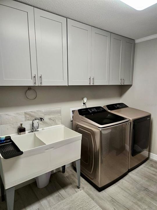 На продажу: $599,999 (4 спален, 2 ванн, 2216 Квадратных фут)
