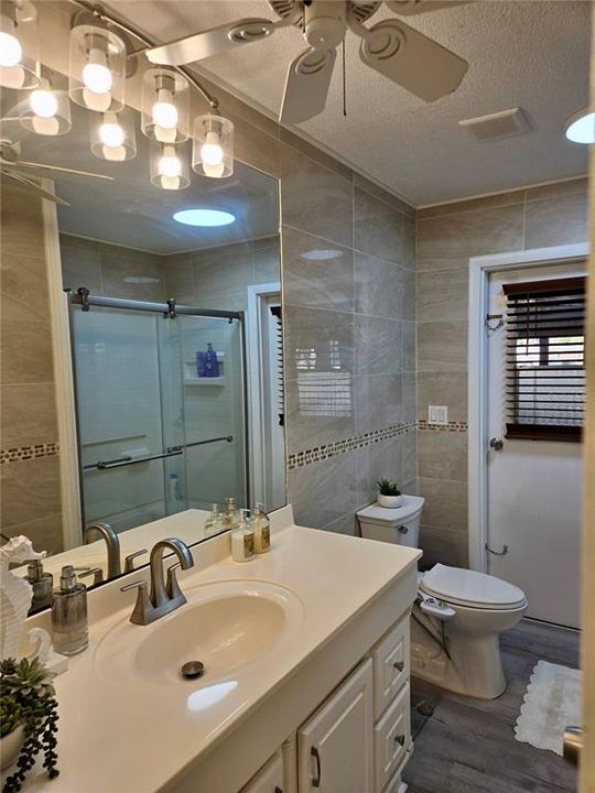 На продажу: $599,999 (4 спален, 2 ванн, 2216 Квадратных фут)