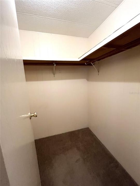 合同活跃: $139,900 (2 贝兹, 2 浴室, 1379 平方英尺)