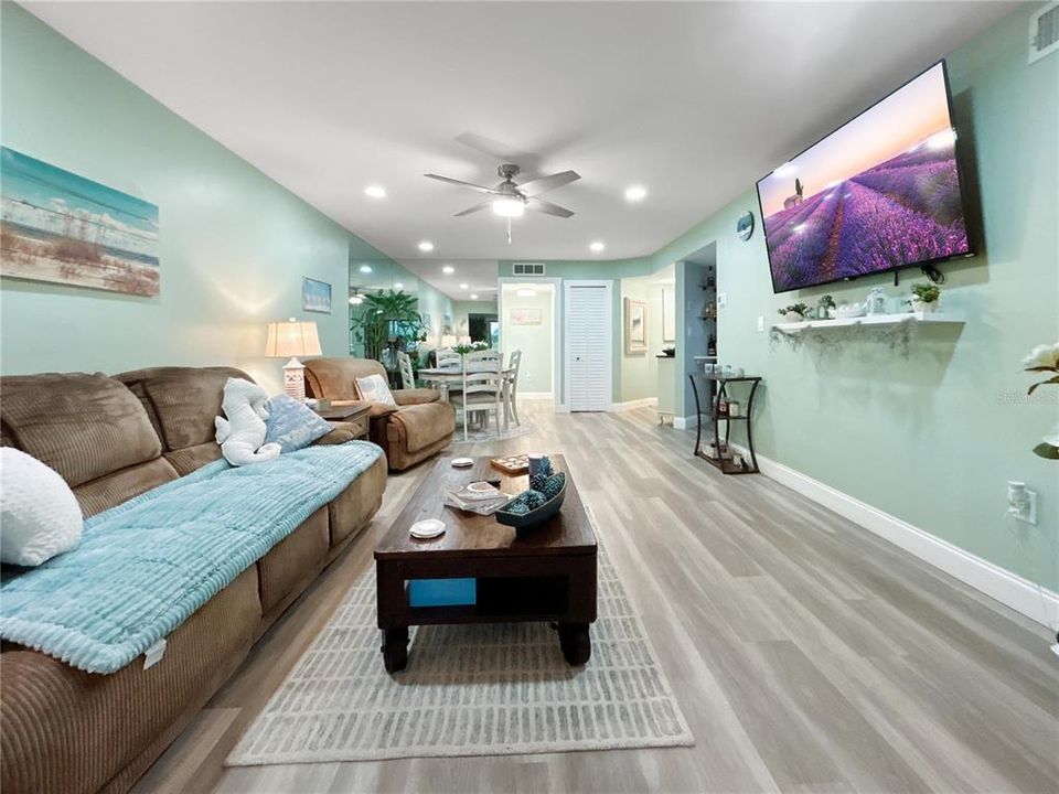 En Venta: $339,900 (2 camas, 2 baños, 1200 Pies cuadrados)