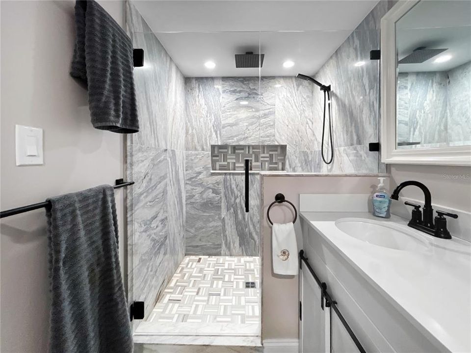 En Venta: $339,900 (2 camas, 2 baños, 1200 Pies cuadrados)