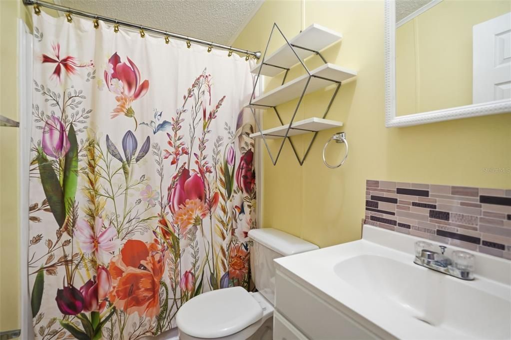 For Sale: $235,000 (2 beds, 2 baths, 824 Square Feet)