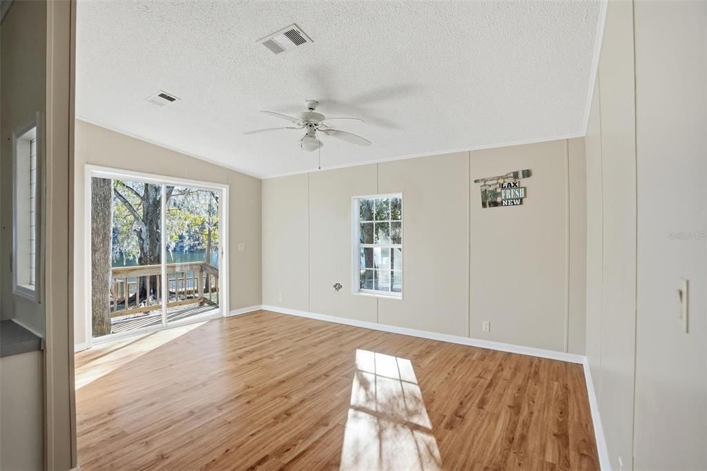 For Sale: $235,000 (2 beds, 2 baths, 824 Square Feet)