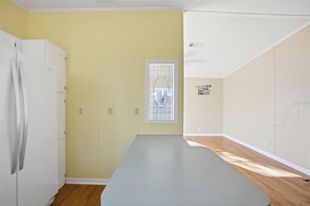 For Sale: $235,000 (2 beds, 2 baths, 824 Square Feet)