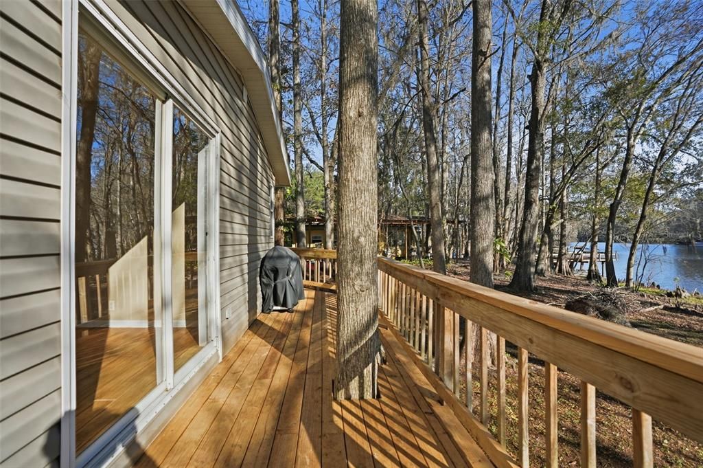 For Sale: $235,000 (2 beds, 2 baths, 824 Square Feet)