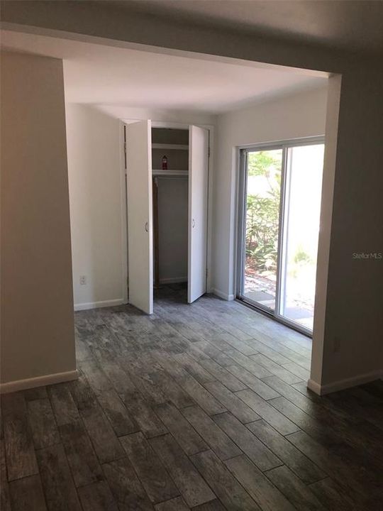 Active With Contract: $1,900 (3 beds, 2 baths, 1299 Square Feet)