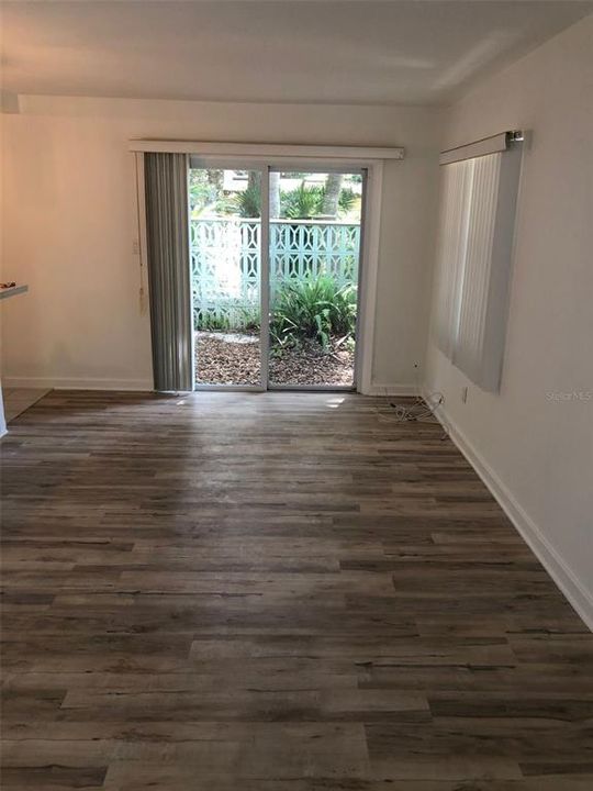 Active With Contract: $1,900 (3 beds, 2 baths, 1299 Square Feet)