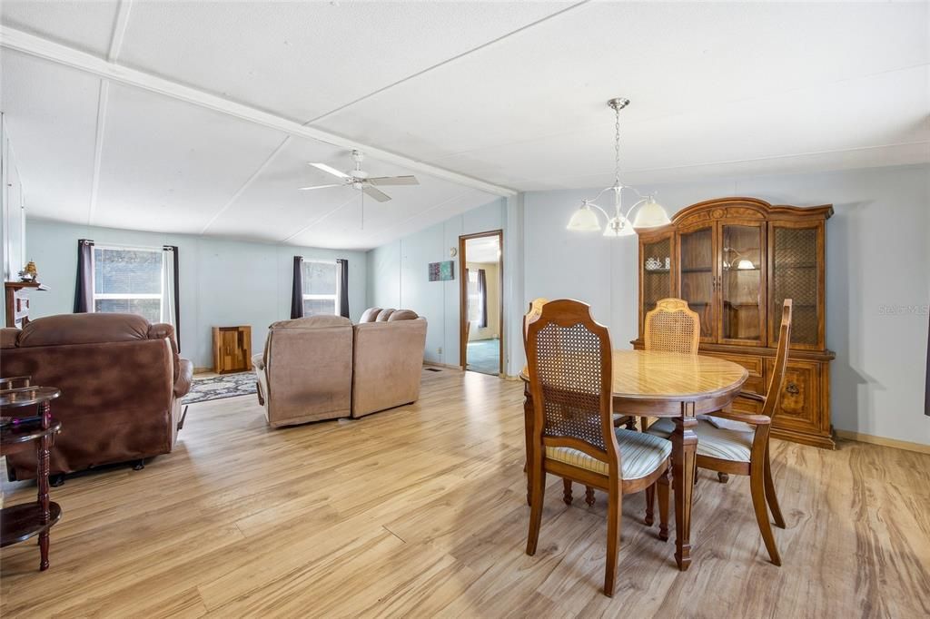 For Sale: $175,000 (3 beds, 2 baths, 1560 Square Feet)