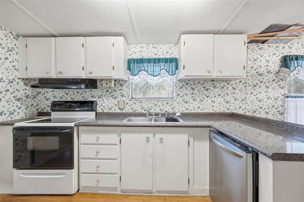 For Sale: $175,000 (3 beds, 2 baths, 1560 Square Feet)