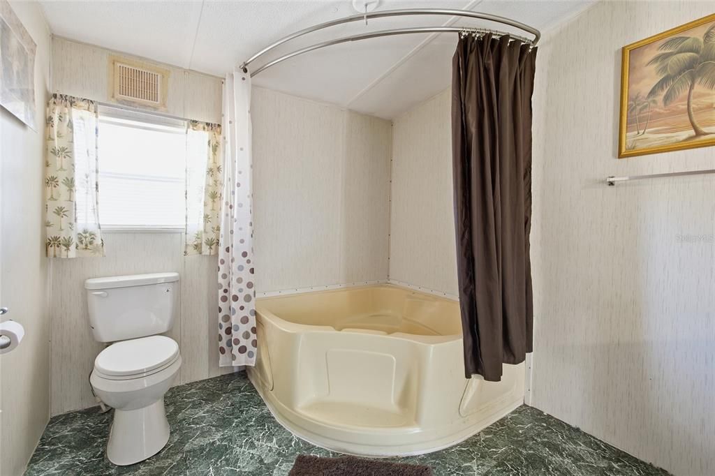 For Sale: $175,000 (3 beds, 2 baths, 1560 Square Feet)
