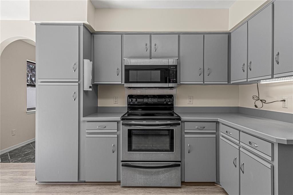 Под контрактом: $289,000 (3 спален, 2 ванн, 1650 Квадратных фут)