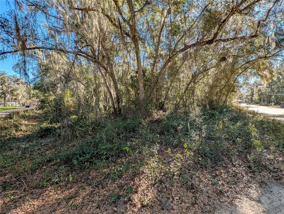 На продажу: $27,000 (0.37 acres)