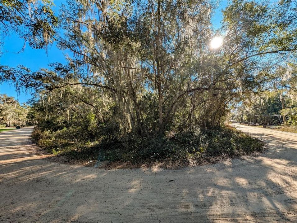 На продажу: $27,000 (0.37 acres)