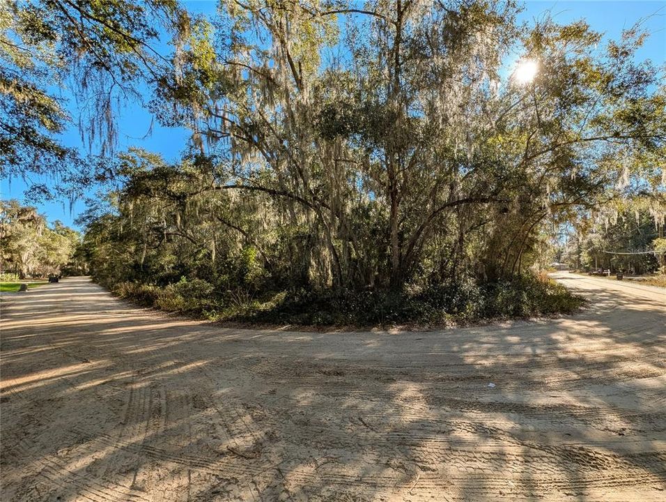 На продажу: $27,000 (0.37 acres)