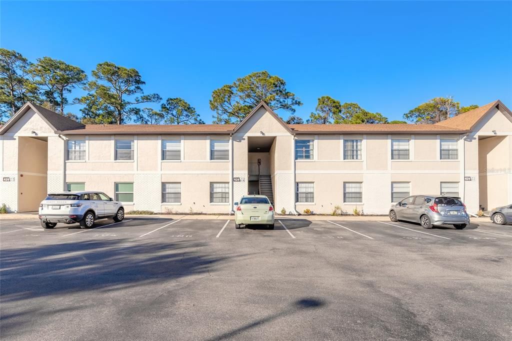Active With Contract: $116,500 (2 beds, 2 baths, 922 Square Feet)