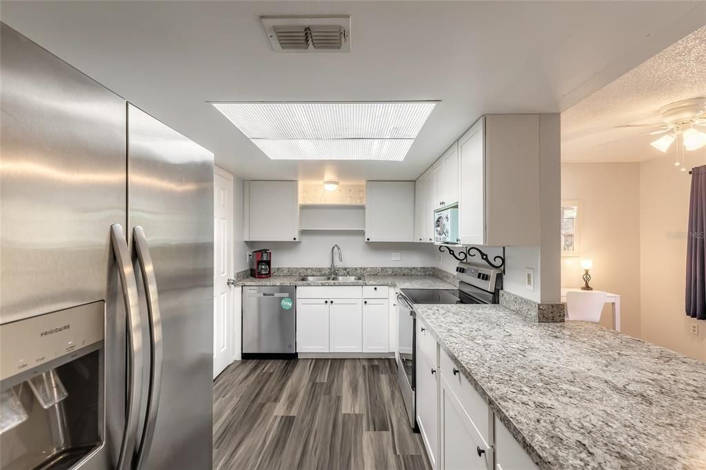 Active With Contract: $116,500 (2 beds, 2 baths, 922 Square Feet)