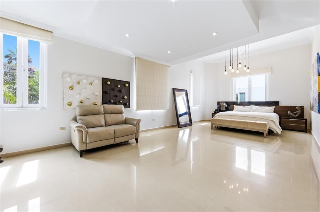 For Sale: $1,285,000 (5 beds, 3 baths, 3800 Square Feet)