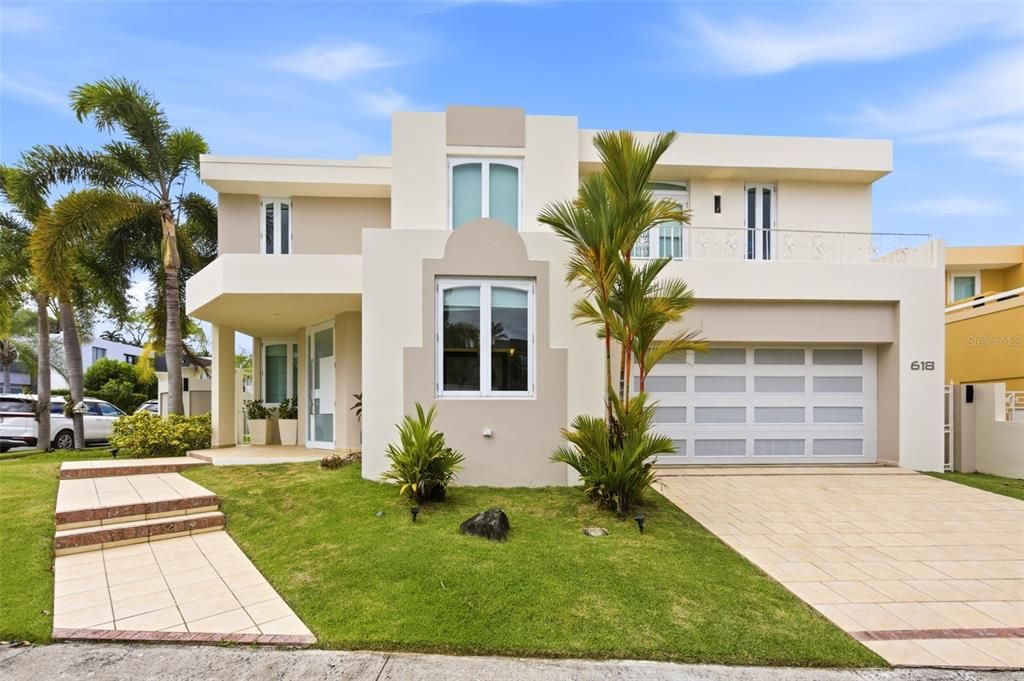 For Sale: $1,285,000 (5 beds, 3 baths, 3800 Square Feet)