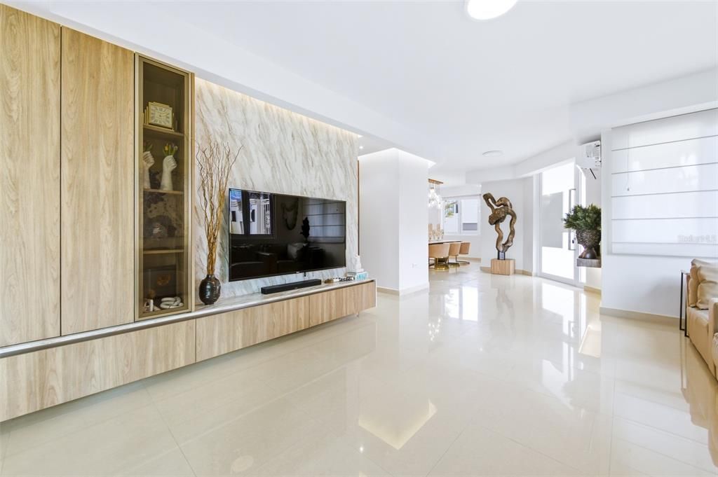 For Sale: $1,285,000 (5 beds, 3 baths, 3800 Square Feet)