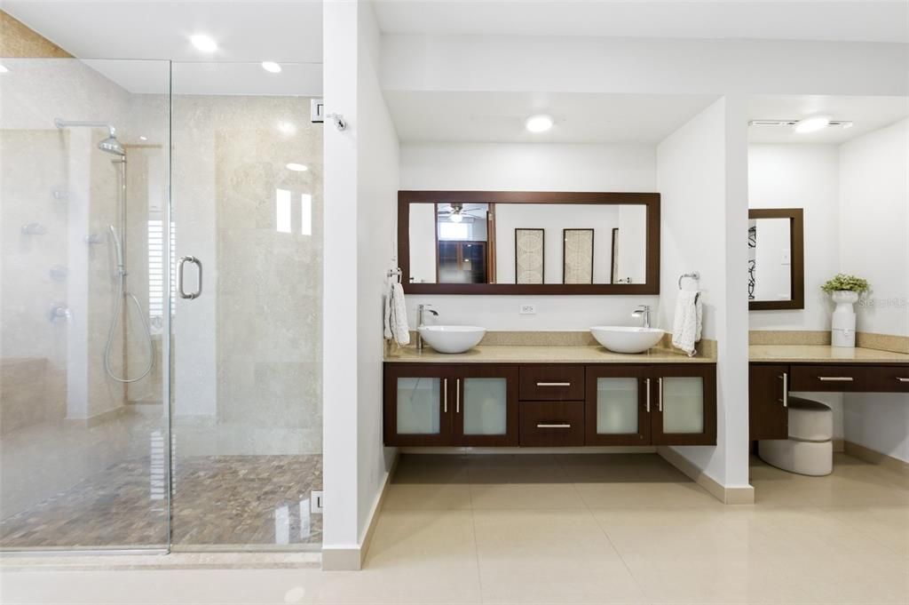 For Sale: $1,285,000 (5 beds, 3 baths, 3800 Square Feet)