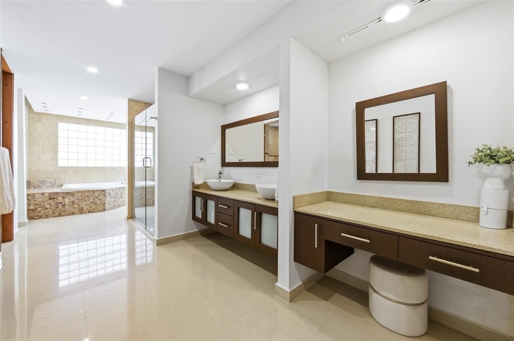 For Sale: $1,285,000 (5 beds, 3 baths, 3800 Square Feet)