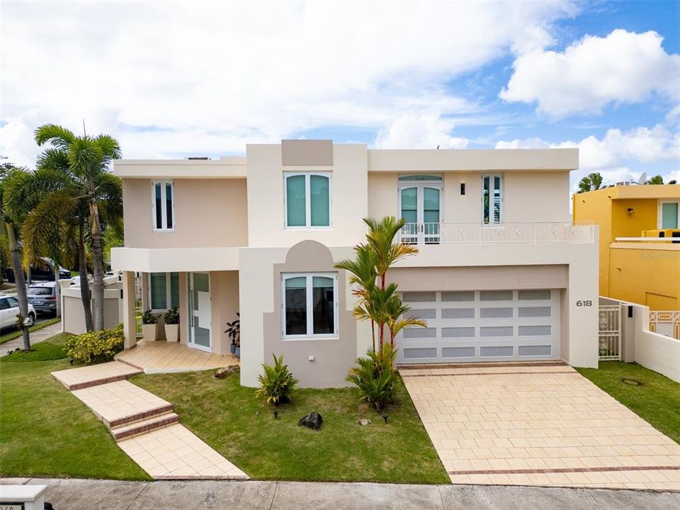 For Sale: $1,285,000 (5 beds, 3 baths, 3800 Square Feet)