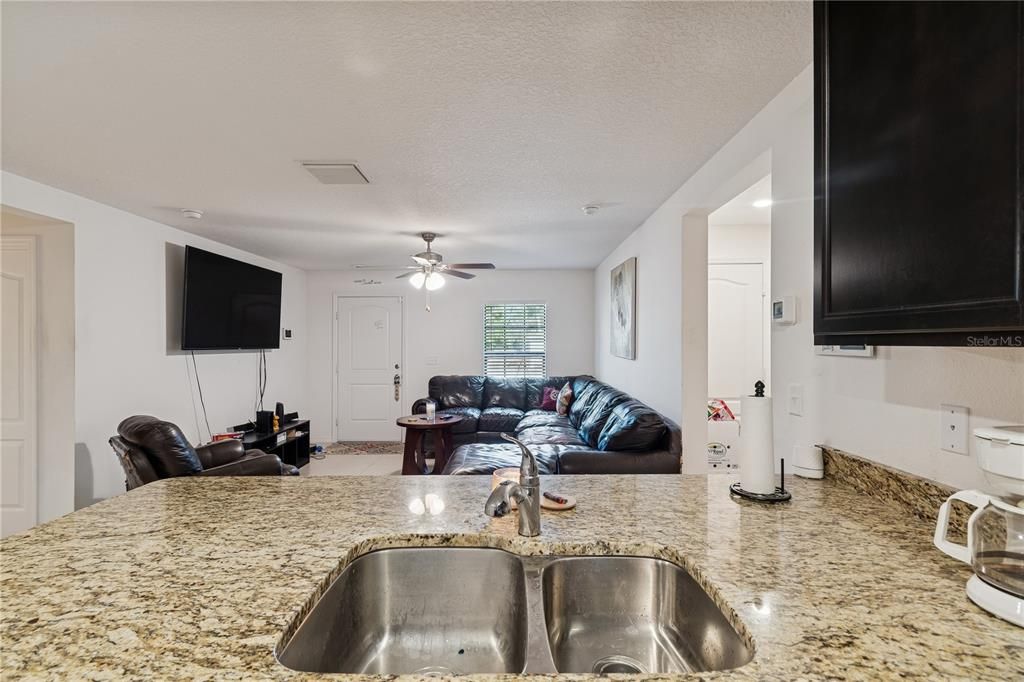 En Venta: $245,000 (3 camas, 2 baños, 1093 Pies cuadrados)