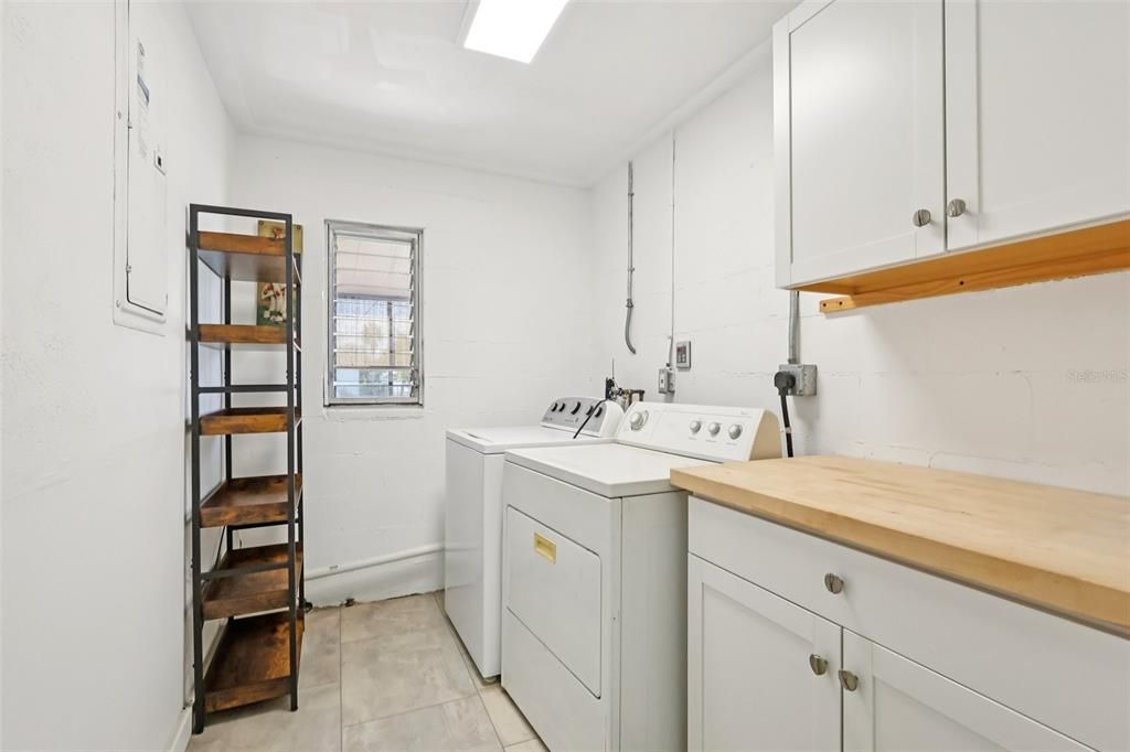 En Venta: $289,000 (4 camas, 2 baños, 1028 Pies cuadrados)