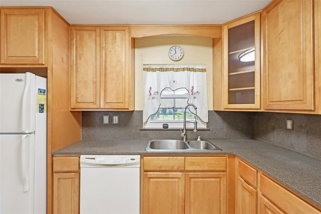 En Venta: $289,000 (4 camas, 2 baños, 1028 Pies cuadrados)