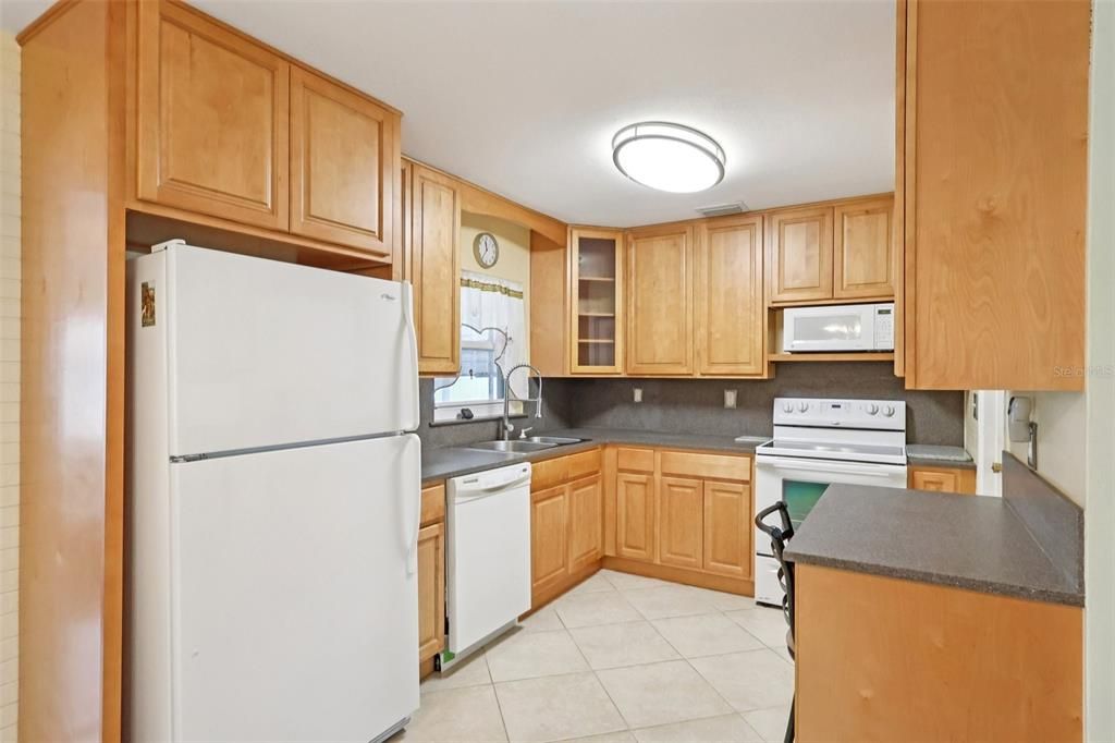 En Venta: $289,000 (4 camas, 2 baños, 1028 Pies cuadrados)