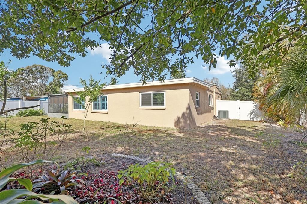 En Venta: $289,000 (4 camas, 2 baños, 1028 Pies cuadrados)