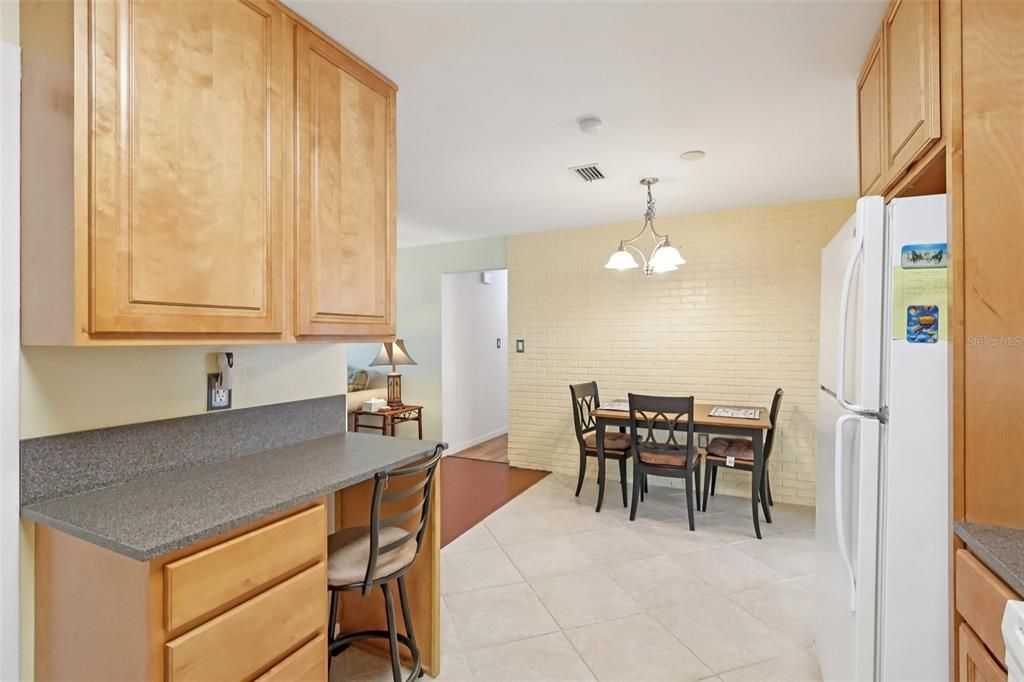 En Venta: $289,000 (4 camas, 2 baños, 1028 Pies cuadrados)