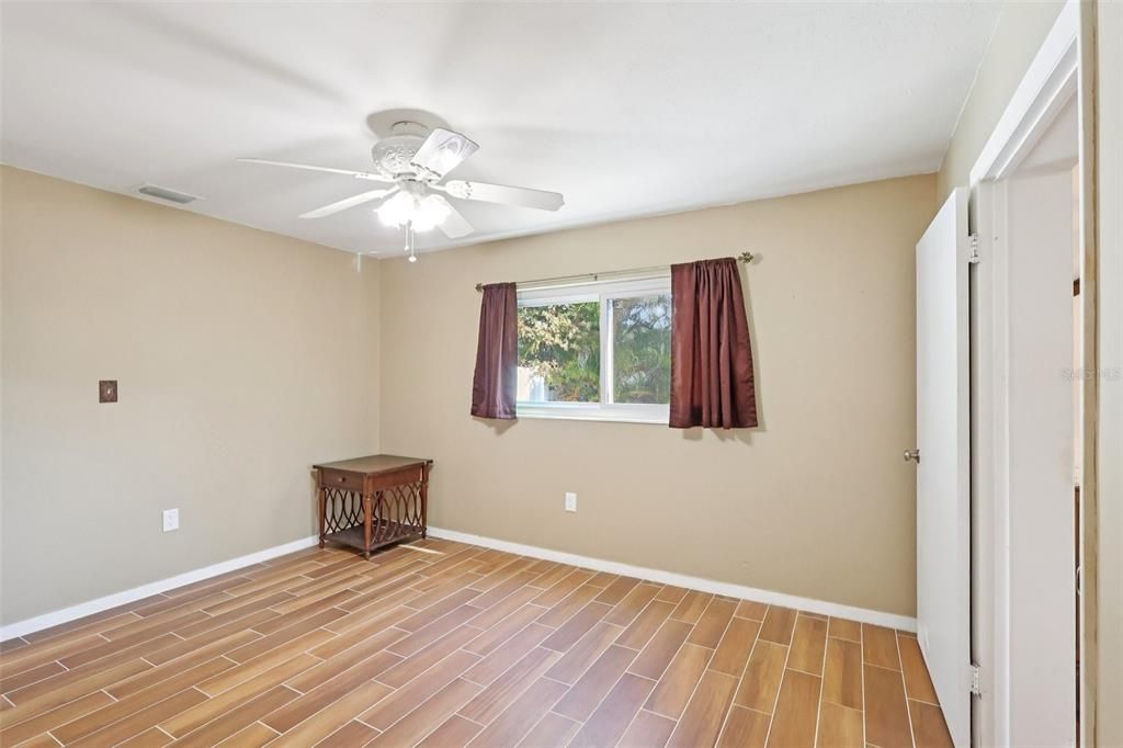En Venta: $289,000 (4 camas, 2 baños, 1028 Pies cuadrados)