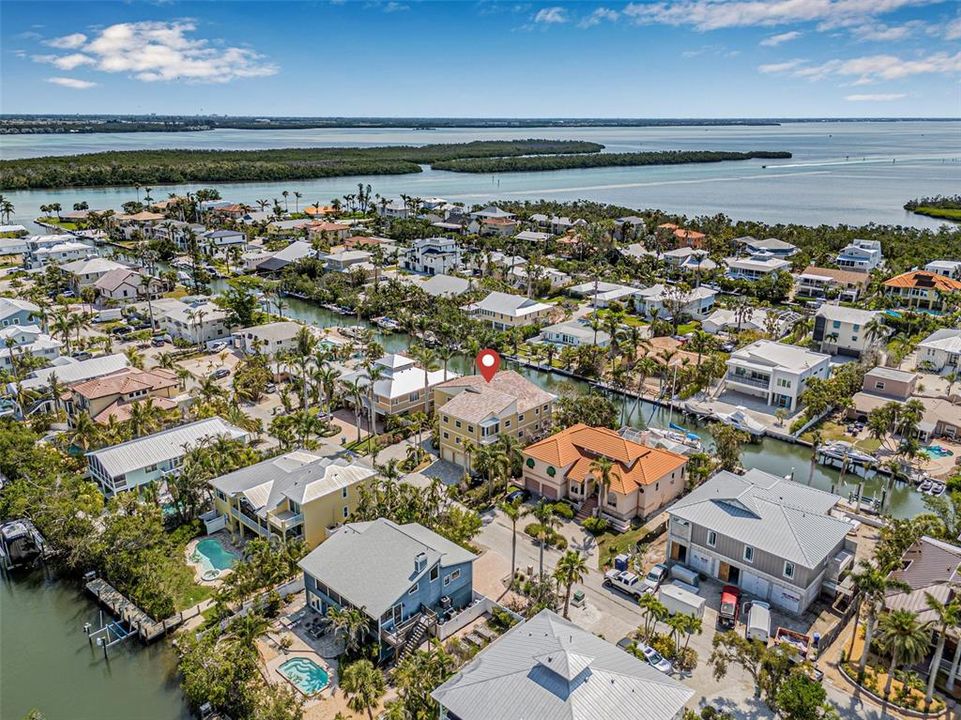 For Sale: $3,200,000 (6 beds, 5 baths, 4676 Square Feet)