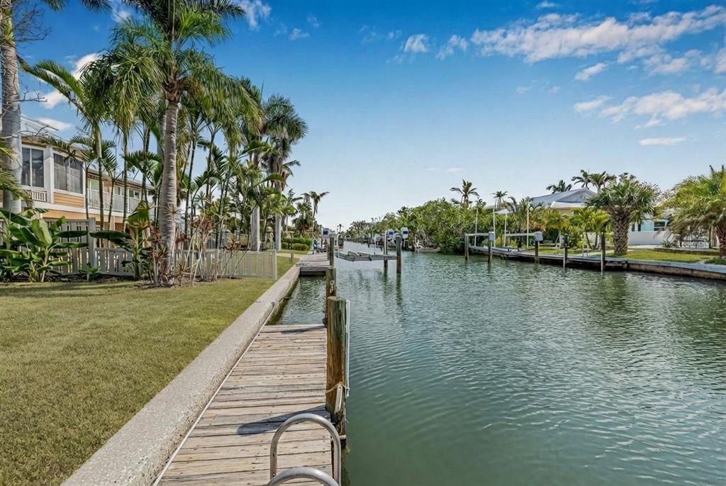 For Sale: $3,200,000 (6 beds, 5 baths, 4676 Square Feet)