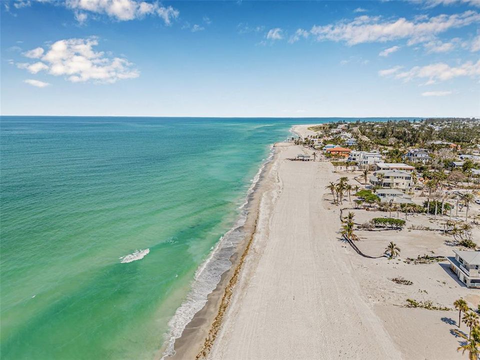 For Sale: $3,200,000 (6 beds, 5 baths, 4676 Square Feet)