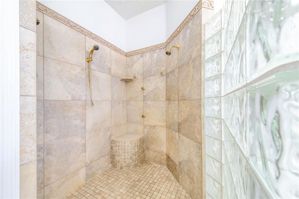 Под контрактом: $550,000 (4 спален, 4 ванн, 3464 Квадратных фут)