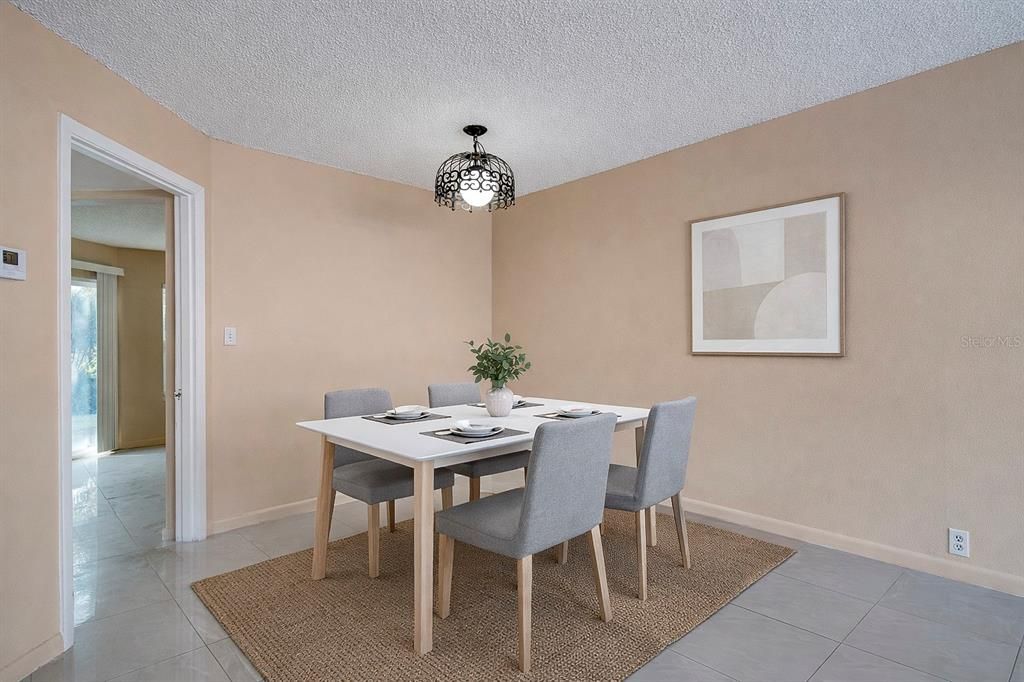 合同活跃: $84,999 (1 贝兹, 1 浴室, 642 平方英尺)