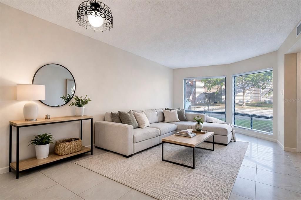 合同活跃: $84,999 (1 贝兹, 1 浴室, 642 平方英尺)