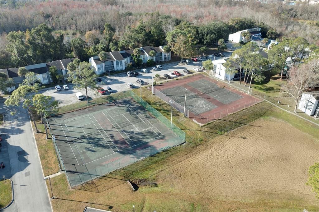 合同活跃: $84,999 (1 贝兹, 1 浴室, 642 平方英尺)