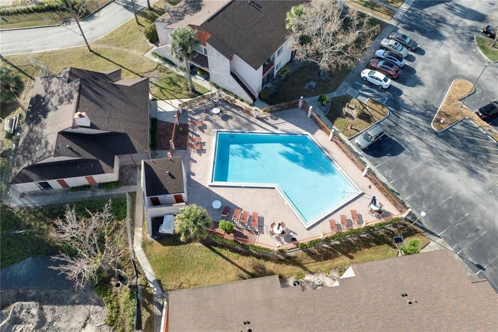 合同活跃: $84,999 (1 贝兹, 1 浴室, 642 平方英尺)