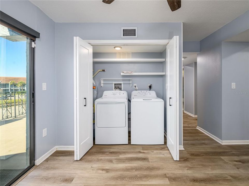 Active With Contract: $2,400 (3 beds, 2 baths, 2052 Square Feet)